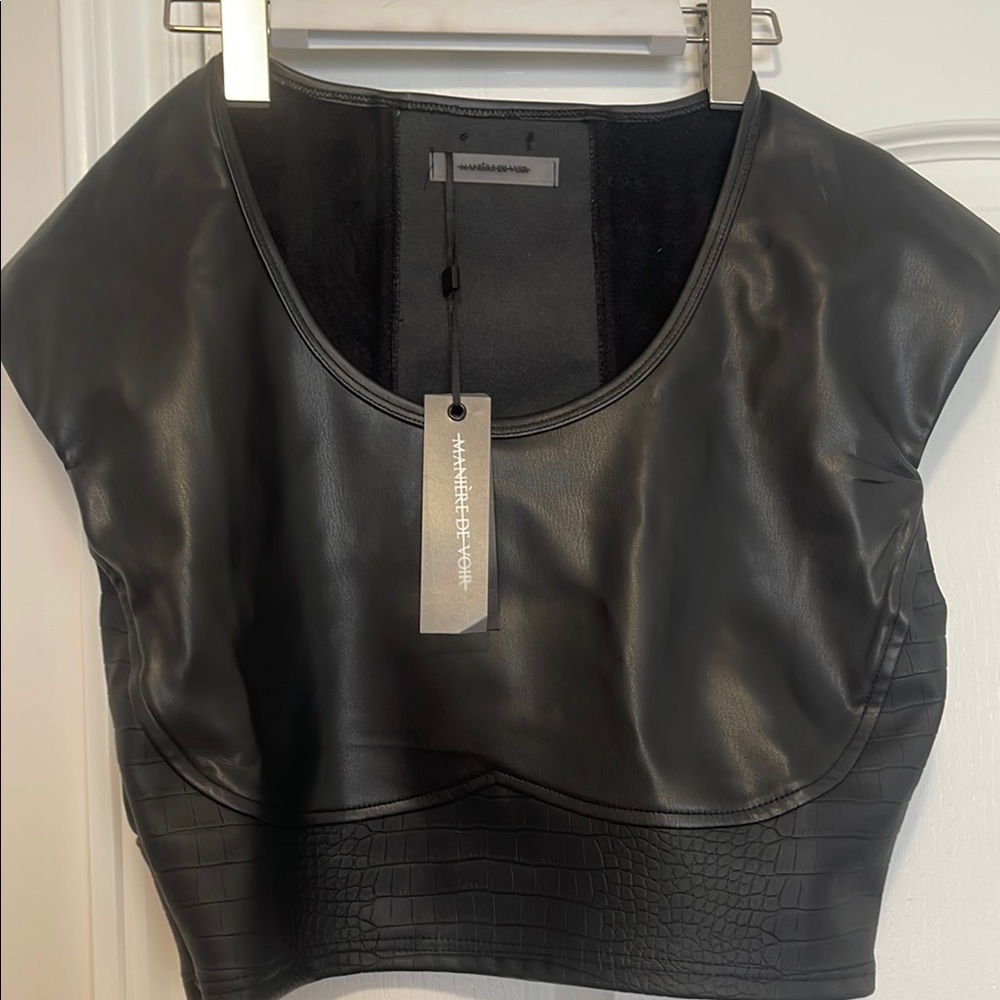 Maniere De Voir Sleek Black Cropped Top